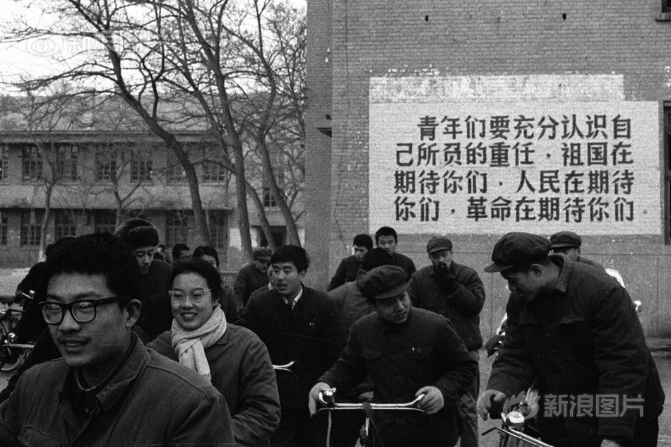 四海兄弟最终版怎么更换服装